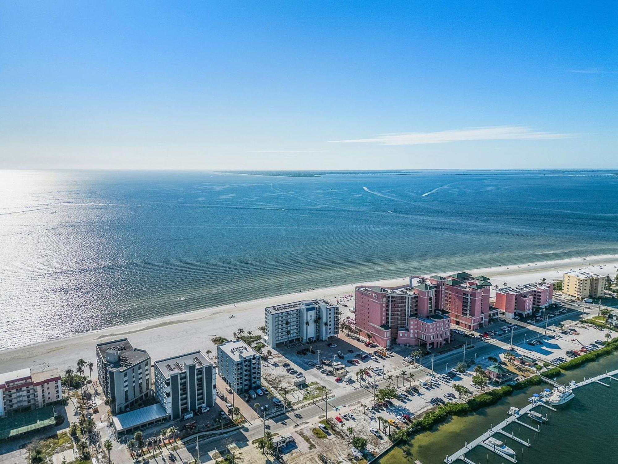 Beach Villas # 305 - Recently Refereshed! Condo Fort Myers Beach Exterior photo